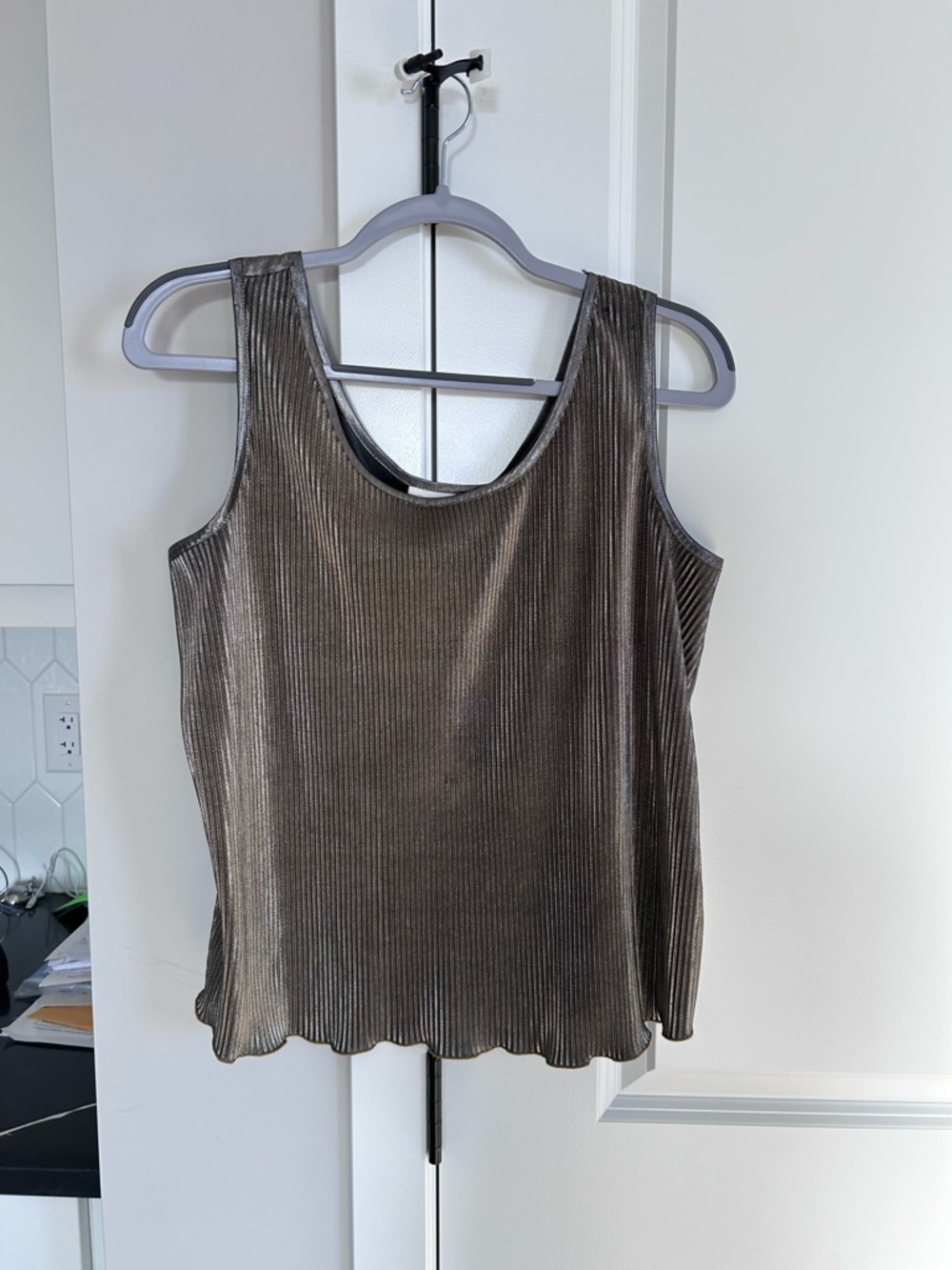 Vintage Orchid Canada Y2K Silver Metallic Ribbed Sleeveless Tank Top Statement